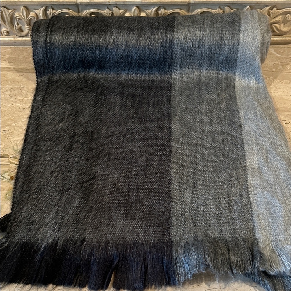 NWT Soft Ombre Black and Gray Alpaca Scarf Made in Ecuador
